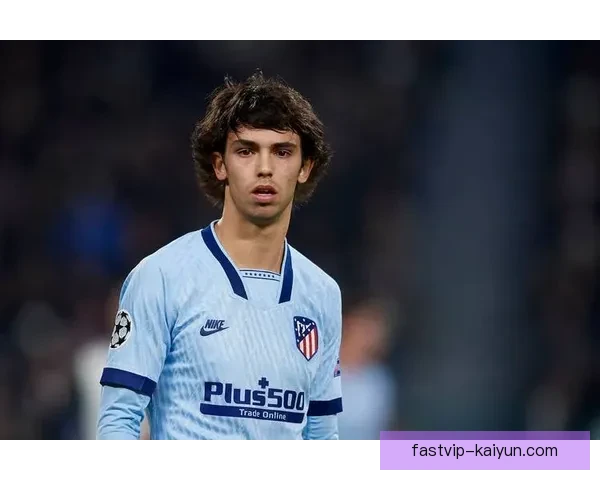 格列兹曼在赛场上的情绪管理持续提升，状态表现稳定引人关注