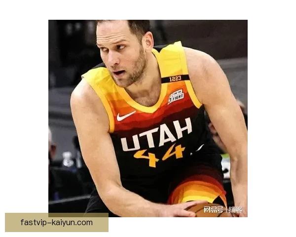 莱万多夫斯基本土三冠王贡献显著，状态持续回暖引人关注